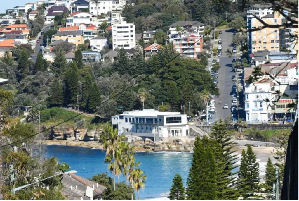 Home listings pile up in Sydney and Melbourne amid falling prices