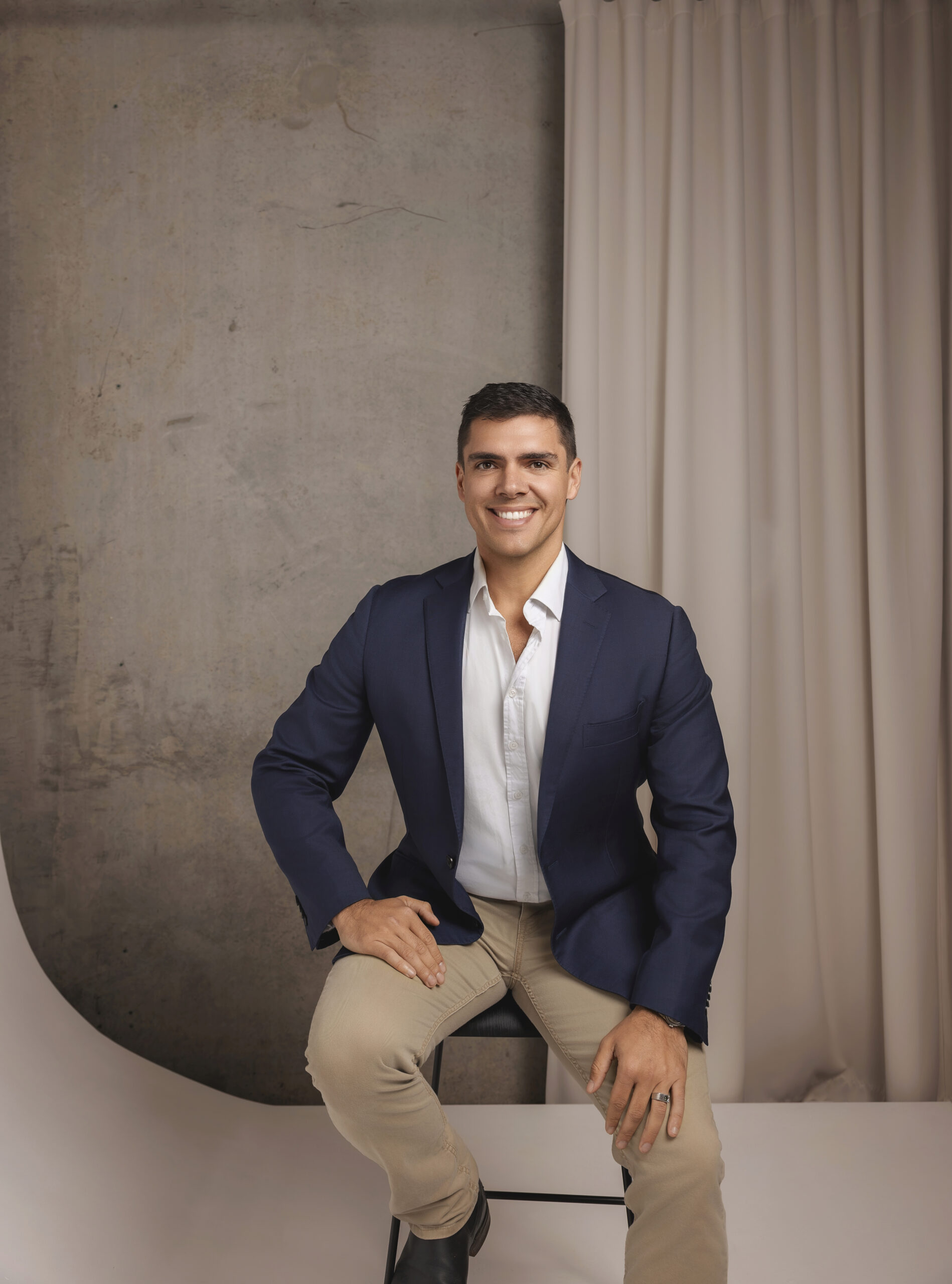 Zoran Solano - Co-Founder & Property Specialist
