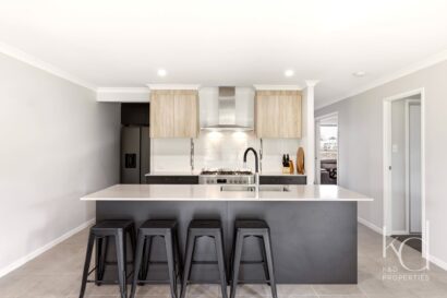6 Hollyhock Place