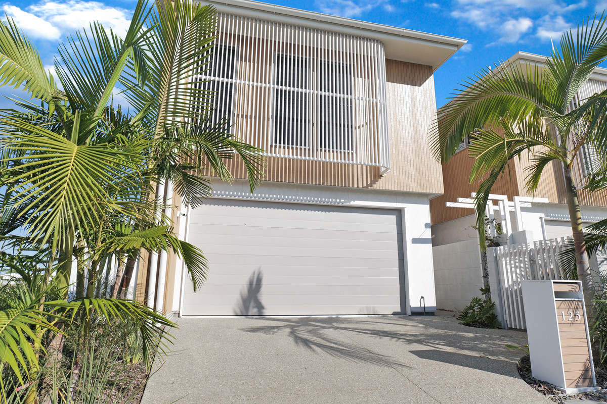 125 Aqua Street