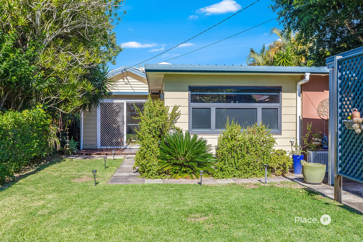 15 Roland Street