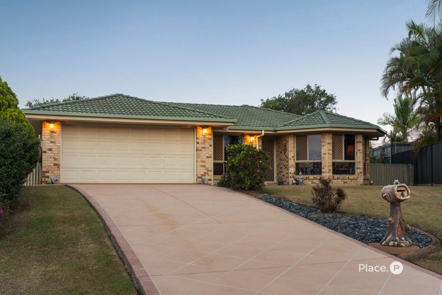 4 Drillham Court