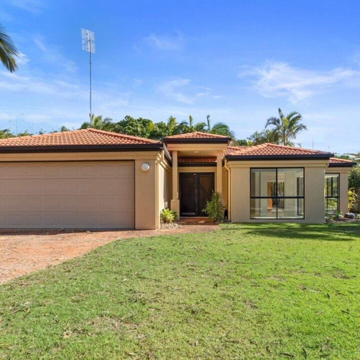 Castaways Beach  QLD  4567