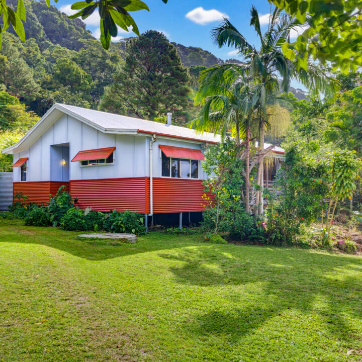 2 Spring Gardens Court, HUNCHY  QLD  4555