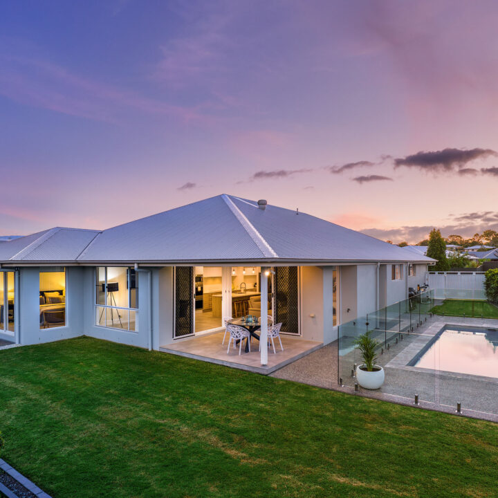 33 Cambridge Circuit, SOUTHSIDE  QLD  4570