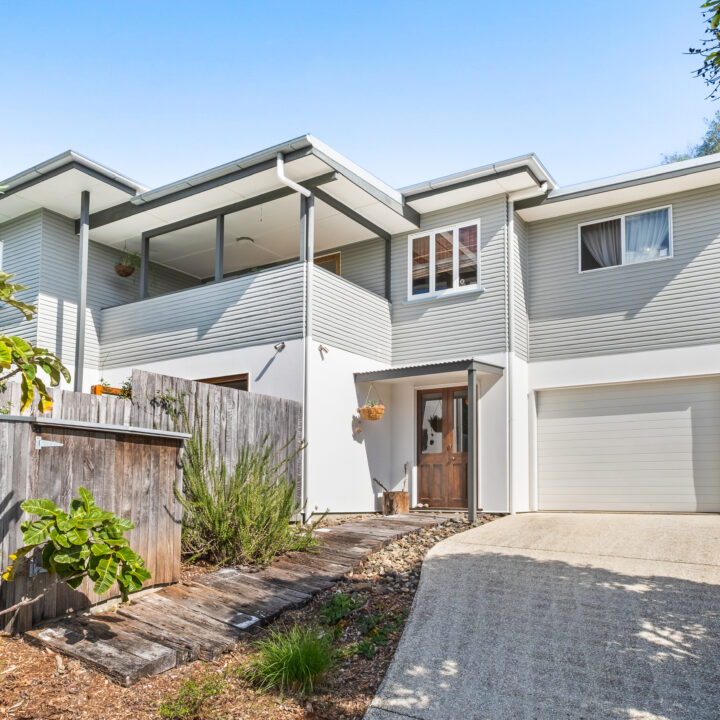 11 Fairmeadow Road, NAMBOUR  QLD  4560