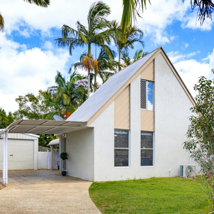 12 Reynolds Close