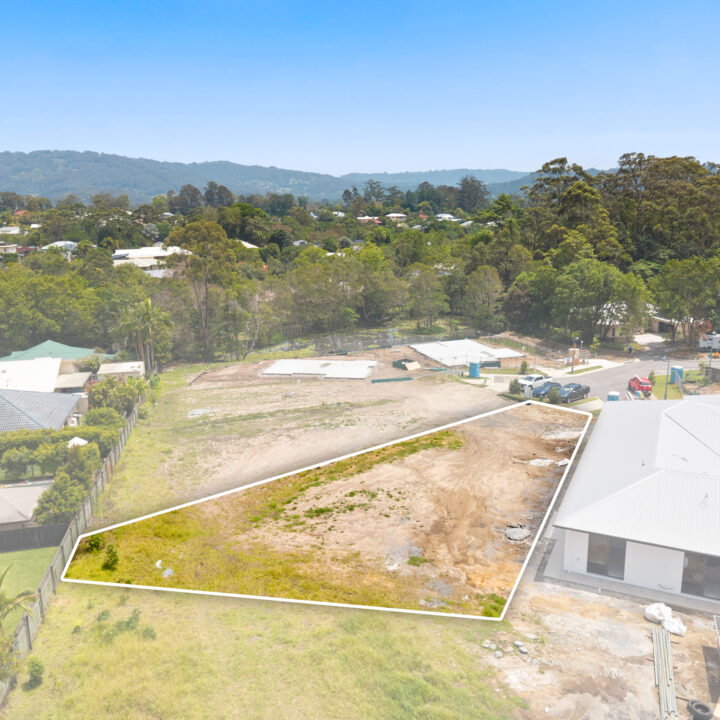 23 Flame Tree Court, PALMWOODS  QLD  4555